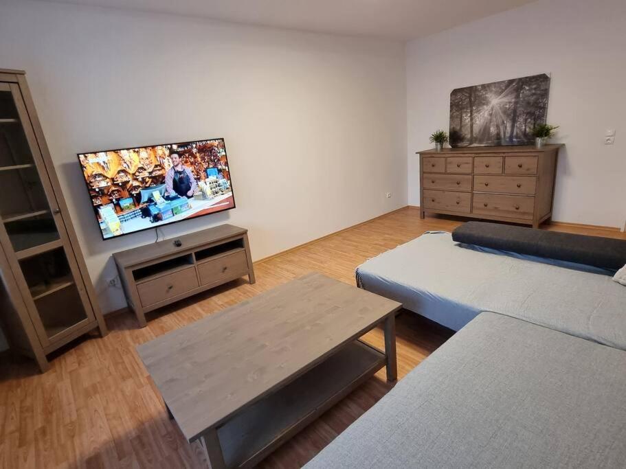 Viktoria'S Wohnung In Карст Экстерьер фото