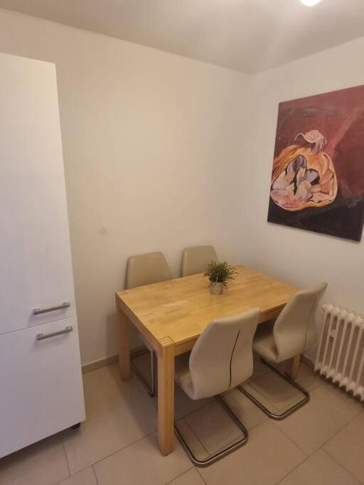 Viktoria'S Wohnung In Карст Экстерьер фото