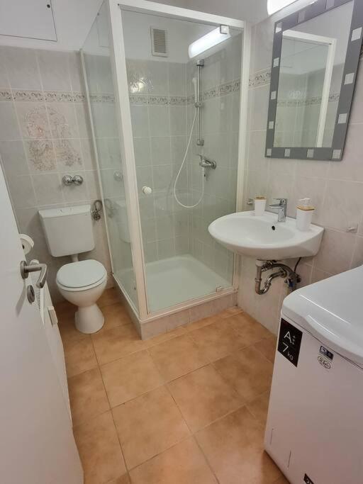 Viktoria'S Wohnung In Карст Экстерьер фото